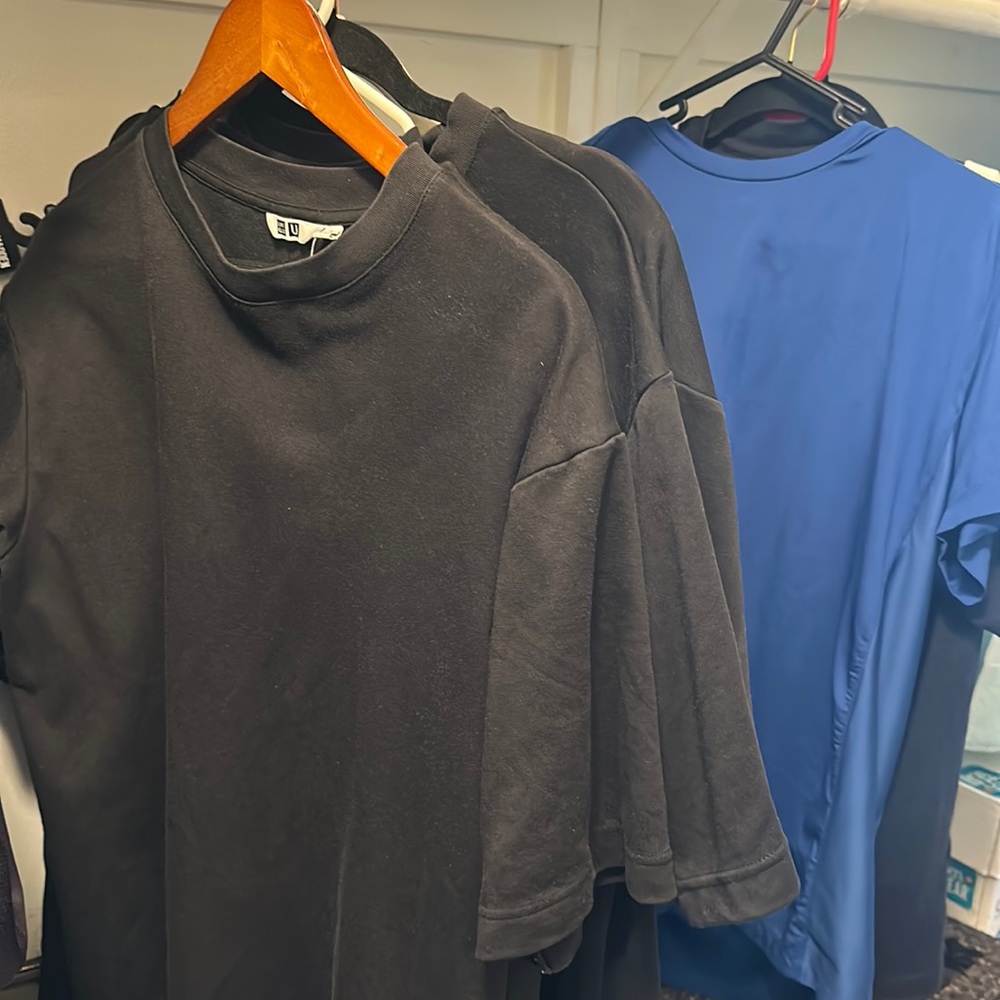 4 Black Uniqlo U Air-sm T Shirts